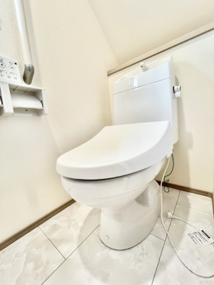 �g�C���@������A�������`Toilet�`�@�������̂��鐅����g�C���̓E�H�V�����b�g�t���ł����g�C���͖����g�킴��𓾂Ȃ����́B����������ۂ������ł��ˁB�g�C����2��������̂Œ��̍��G���ɕ֗��ł��I