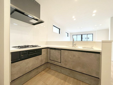 �L�b�`���@�����`Kitchen�`�@�������Z���A�葁����Ƃł���k�^�L�b�`���B�R�[�i�[�ɃX�p�C�X�ނ�u���ăX�b�L���Ɓ�L�X�Ƃ�����ƃX�y�[�X�ŃX�g���X�Ȃ������������y���݂��������܂���