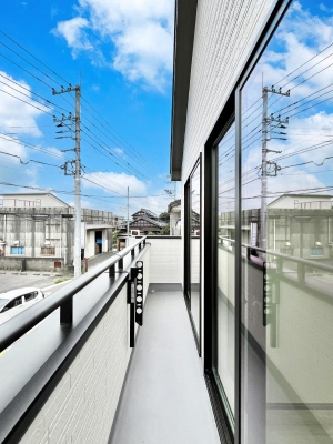 �o���R�j�[�@�����`Balcony�`�@������̃o���R�j�[�̑O�ɂ͉_�ȊO�ɑ��z���Ղ���̂�����܂���B�����󕨂������₷���A����薾�邭�C�����̂������������Ă��܂��B�Ƒ��S�����̐��󕨂���C�Ɋ����܂��B