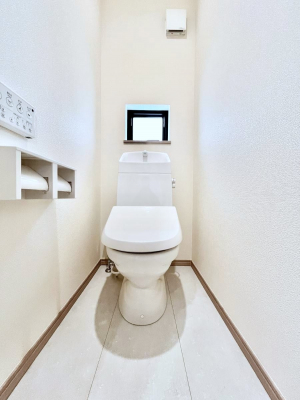 �g�C���@�����`Toilet�`�@�Y��E�X�b�L���E���K�ȃE�H�V�����b�g�t�g�C���ł��낰���Ԃł��B�g�C���͖����g�킴��𓾂Ȃ����́B����������ۂ������ł��ˁB�g�C����2��������̂Œ��̍��G���ɕ֗��ł��I