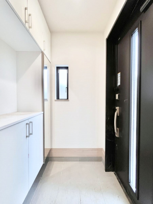 ���ց@������B�������`Entrance�`�@�Ƃ̒��ł��q�l���}����ŏ��̏ꏊ�ł��錺�ւ́A�Ƃ̈�ۂ��̂��̂ł��I�L�x�Ȍ��֎��[�ŁA����Y��ɕۂ��Ƃ��o���܂��􌺊ւɂ͂����Ղ���[�̉��ʔ��������I