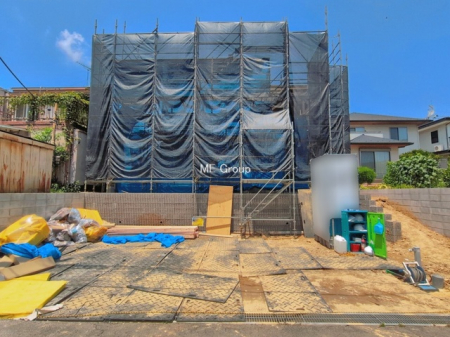 ���n�O�ώʐ^�@�`Exterior�`  �ՐÂȏZ��n�Ŏq��ĉƑ��Ƀs�b�^���B  �����̂��U�������K�ȗ΂Ɍb�܂ꂽ�G���A�ŁA���R�ɕ�܂ꂽ���₩�ȕ�炵���������邽�߂́A��Ƃ肠��Z���������Ă��܂��B