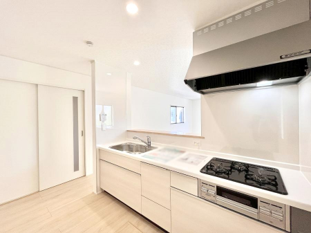 �L�b�`���@�������P�������`Kitchen�`�@�u���������͉�����낤�v����ȃL�b�`���Ȃ�v�������藿�����ł����Ⴂ�܂��B�L�b�`������̓��r���O����]�ł��܂��B�Ƒ����Ȃ��邨�Ƃ������ɂ������܂��B