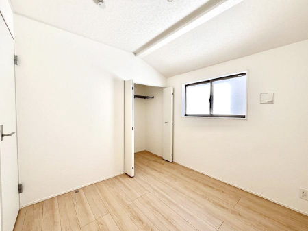 �q�������@�������Q�������`Bed Room�`�@�؂̉����肪�₳�����t���[�����O�͈��炬�������炷�v���C�x�[�g��ԁB����߂̃t���[�����O�ł��̂ŁA�ǎ��Ƃ��}�b�`���A���������X�ɍL�������Ă������ʂ��B