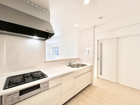 �L�b�`���@�������Q�������`Kitchen�`�@�u���������͉�����낤�v����ȃL�b�`���Ȃ�v�������藿�����ł����Ⴂ�܂��B�L�b�`������̓��r���O����]�ł��܂��B�Ƒ����Ȃ��邨�Ƃ������ɂ������܂��B
