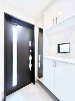 ���ց@������A�������`Entrance�`�@�Ƃ̒��ł��q�l���}����ŏ��̏ꏊ�ł��錺�ւ́A�Ƃ̈�ۂ��̂��̂ł��I�L�x�Ȍ��֎��[�ŁA����Y��ɕۂ��Ƃ��o���܂��􌺊ւɂ͂����Ղ���[�̉��ʔ��������I