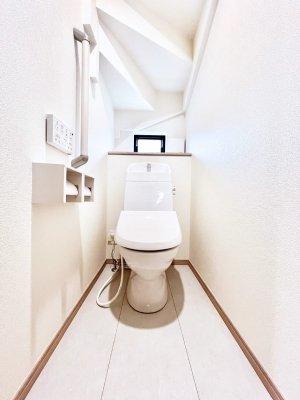 �g�C���@������A�������`Toilet�`�@�Y��E�X�b�L���E���K�ȃE�H�V�����b�g�t�g�C���ł��낰���Ԃł��B�̌������薾�邭�A���K��ԂƂȂ��Ă���܂��������g���ꏊ�����炱���̔z���ł��I