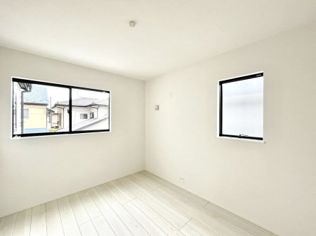 �q�������@�������Q�������`Bed Room�`�@�q�������͂��q�l�ɂƂ��đ�Ϗd�Ȗ���������܂��B�q����l�ŉ߂�����Ԃ�^���邱�ƂŁA�h���׋����Ԃ����R�Ƒ����܂����畔���̕Еt����|���Ȃǂ��������ƂɌq����܂��B