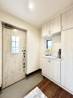 ���ց@�����`Entrance�`�@�Ƃ̒��ł��q�l���}����ŏ��̏ꏊ�ł��錺�ւ́A�Ƃ̈�ۂ��̂��̂ł��I�L�x�Ȍ��֎��[�ŁA����Y��ɕۂ��Ƃ��o���܂��􌺊ւɂ͂����Ղ���[�̉��ʔ��������I�@