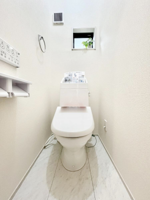 �g�C���@�����`Toilet�`�@�Y��E�X�b�L���E���K�ȃE�H�V�����b�g�t�g�C���ł��낰���Ԃł��B�g�C���͖����g�킴��𓾂Ȃ����́B����������ۂ������ł��ˁB�g�C����2��������̂Œ��̍��G���ɕ֗��ł��I�@