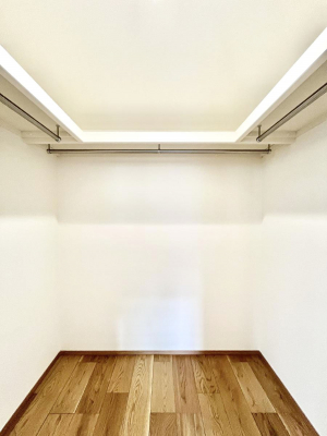 ���̑��@�����`Walk-in Closet�`�@�K�v�Ȃ��̂�R�[�f�B�l�[�g���ꗗ���Ċm�F�ł��A�g�x�x�⏀�����Z���ԂōςރE�H�[�N�C���N���[�[�b�g��ݒu���܂����B�Ƃ̒�����������Ƃ�����֗��Ȏ��[�X�y�[�X�ł��B