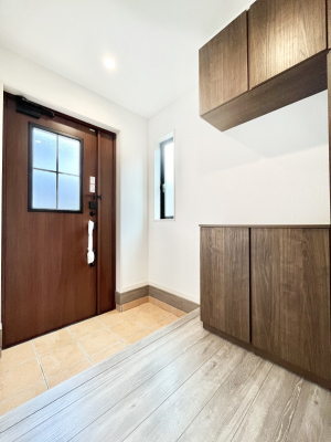 ���ց@�������P�������`Entrance�`�@�Ƃ̒��ł��q�l���}����ŏ��̏ꏊ�ł��錺�ւ́A�Ƃ̈�ۂ��̂��̂ł��I�L�x�Ȍ��֎��[�ŁA����Y��ɕۂ��Ƃ��o���܂��􌺊ւɂ͂����Ղ���[�̉��ʔ��������I