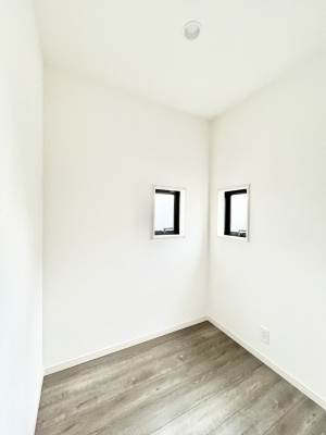 ���̑��@�������P�������`Walk-in Closet�`�@��������̗m���������Ă��V���ɂȂ�ɂ����E�H�[�N�C���N���[�[�b�g�B�m���ȊO�ɂ��A���i�g��Ȃ��Ɠd��X�[�c�P�[�X�A�X�g�b�N�i�Ȃǉ��ł��Еt����������Ԃł��B