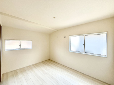 �Q���@�������P�������`Bed Room�`�@2�ʍ̌����m�ۂ������邢�����́A���ʂ����ǂ��A��ϋ��S�n�̗ǂ���ԂƂȂ��Ă���܂��B�u�₩�ȕ��������ċN���钩�́A���K�����̎n�܂�ɁI�������肪�ƂĂ��ǂ��Z�܂���