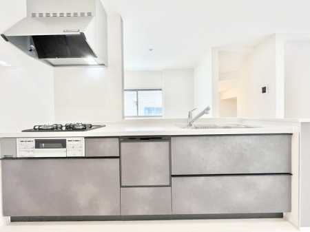 �L�b�`���@�������P�������`Kitchen�`�@��b���e�ރ��r���O�A�������������Ȃ�L�b�`���B�Ƃ́A�������������ł͂Ȃ��A��炵��������A���K�ɂ���ꏊ�B�Ί�̖����A���炬�̓��X�̂��߂ɁA�ŐV�̐ݔ��E�d�l���̗p�B