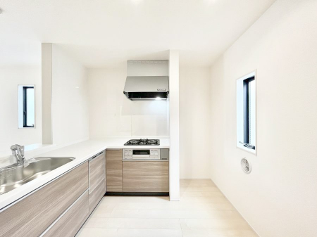 �L�b�`���@�������Q�������`Kitchen�`�@�u���������͉�����낤�v����ȃL�b�`���Ȃ�v�������藿�����ł����Ⴂ�܂��B�L�b�`������̓��r���O����]�ł��܂��B�Ƒ����Ȃ��邨�Ƃ������ɂ������܂��B