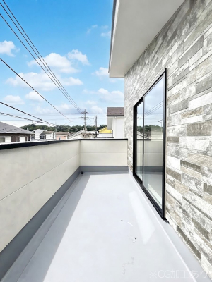 �o���R�j�[�@�������Q�������`Balcony�`  �傫�ȋ�Ɉ͂܂ꂽ�C�����̂����ƁB  �o���R�j�[��`�������ň��|�I�ȊJ�����ɕ�܂�܂��B  �o���R�j�[�͗z���������݂��z�c����󕨂��C�����悭�������Ƃ��ł��܂��B
