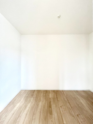 ���̑��@�������P�������`Walk-in Closet�`�@��������̗m���������Ă��V���ɂȂ�ɂ����E�H�[�N�C���N���[�[�b�g�B�m���ȊO�ɂ��A���i�g��Ȃ��Ɠd��X�[�c�P�[�X�A�X�g�b�N�i�Ȃǉ��ł��Еt����������Ԃł��B
