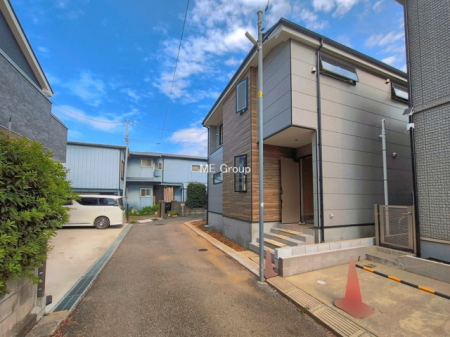���n�O�ώʐ^�@�`Exterior�`�@�O�ʓ��H�F�k4m�����A��4m�����@�O�ʓ��H�͊ՐÂȏZ��n���͂���Ԓʂ�̏��Ȃ����H�B���Ԃ̏o��������炭�炭�ł��I���s���_�E���n���w�̂���]�́A���C�y�ɂ��₢���킹���������I