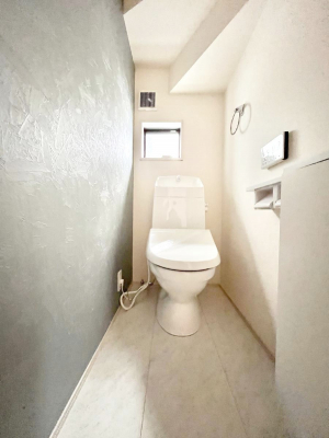 �g�C���@�g�C����1�K��2�K���ꂼ��ɔz�u����Ă��ĂƂĂ��֗��ł��B 