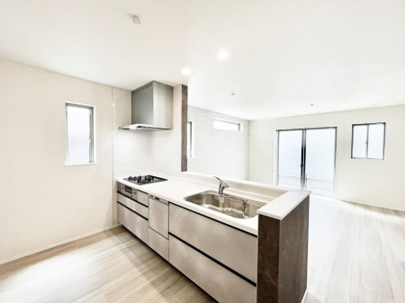 �L�b�`���@�����`Kitchen�`�@���R�������鑋�̂���L�b�`���������g���ꏊ�����炱���A�g��������l�����܂����B�������Ƃ����L�b�`���R�[�i�[�͎����L���Ȏd�オ��ƂȂ��Ă���܂��B