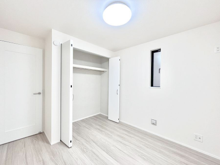 �Q���@������B�������`Bed Room�`�@�؂̉����肪�₳�����t���[�����O�͈��炬�������炷�v���C�x�[�g��ԁB����߂̃t���[�����O�ł��̂ŁA�ǎ��Ƃ��}�b�`���A���������X�ɍL�������Ă������ʂ��B