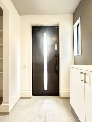 ���ց@�������Q�������`Entrance�`�@�Ƃ̒��ł��q�l���}����ŏ��̏ꏊ�ł��錺�ւ́A�Ƃ̈�ۂ��̂��̂ł��I�L�x�Ȍ��֎��[�ŁA����Y��ɕۂ��Ƃ��o���܂��􌺊ւɂ͂����Ղ���[�̉��ʔ��������I
