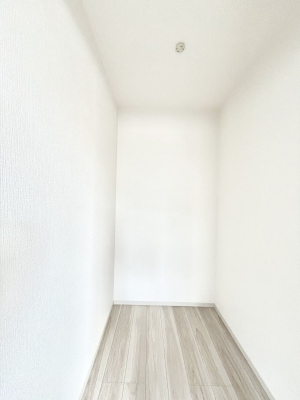 ���̑��@�������Q�������`Walk-in Closet�`�@��������̗m���������Ă��V���ɂȂ�ɂ����E�H�[�N�C���N���[�[�b�g�B�m���ȊO�ɂ��A���i�g��Ȃ��Ɠd��X�[�c�P�[�X�A�X�g�b�N�i�Ȃǉ��ł��Еt����������Ԃł��B