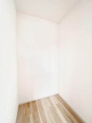 ���̑��@�����`Walk-in Closet�`�@�K�v�Ȃ��̂�R�[�f�B�l�[�g���ꗗ���Ċm�F�ł��A�g�x�x�⏀�����Z���ԂōςރE�H�[�N�C���N���[�[�b�g��ݒu���܂����B�Ƃ̒�����������Ƃ�����֗��Ȏ��[�X�y�[�X�ł��B