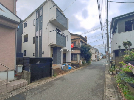 ���n�O�ώʐ^�@�`Exterior�`�@�O�ʓ��H�F�쓌 5m �����@�O�ʓ��H�͊ՐÂȏZ��n���͂���Ԓʂ�̏��Ȃ����H�B���Ԃ̏o��������炭�炭�ł��I���s���_�E���n���w�̂���]�́A���C�y�ɂ��₢���킹���������I