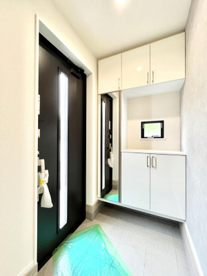 ���ց@������A�������`Entrance�`�@�Ƃ̒��ł��q�l���}����ŏ��̏ꏊ�ł��錺�ւ́A�Ƃ̈�ۂ��̂��̂ł��I�L�x�Ȍ��֎��[�ŁA����Y��ɕۂ��Ƃ��o���܂��􌺊ւɂ͂����Ղ���[�̉��ʔ��������I