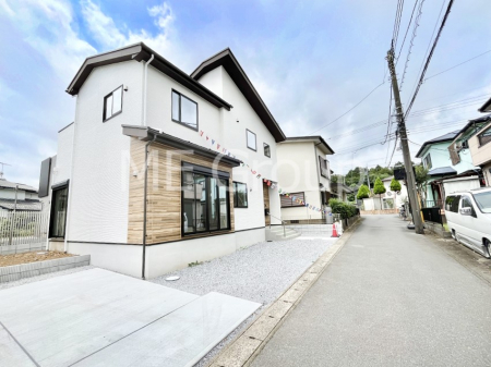 ���n�O�ώʐ^�@�O�ρ`Exterior�`�@�O�ʓ��H�F�k�� 4m �����@�O�ʓ��H�͊ՐÂȏZ��n���͂���Ԓʂ�̏��Ȃ����H�B���Ԃ̏o��������炭�炭�ł��I���s���_�E���n���w�̂���]�́A���C�y�ɂ��₢���킹���������I
