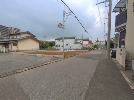 ���n�O�ώʐ^�@�`Exterior�`�@�O�ʓ��H�F�� 5.48m �����@�O�ʓ��H�͊ՐÂȏZ��n���͂���Ԓʂ�̏��Ȃ����H�B���Ԃ̏o��������炭�炭�ł��I���s���_�E���n���w�̂���]�́A���C�y�ɂ��₢���킹���������I