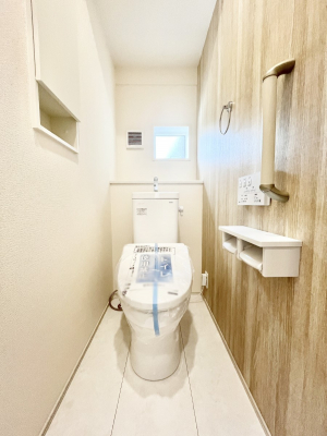 �g�C���@�����`Toilet�`�@�Y��E�X�b�L���E���K�ȃE�H�V�����b�g�t�g�C���ł��낰���Ԃł��B1�A2�K���Ƀg�C���X�y�[�X�I�̌������薾�邭�A���K��ԂƂȂ��Ă���܂��������g���ꏊ�����炱���̔z���ł��I