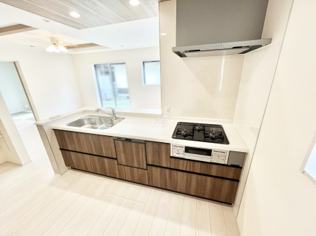 �L�b�`���@�����`Kitchen�`  ���r���O�����n����J�E���^�[�L�b�`���B  ���������Ȃ���Ƒ��ƃR�~���j�P�[�V�������Ƃ�邾���łȂ��A�傫�ȊJ���������邱�Ƃ��ł��܂��B  ���q�l�̐����������邱�Ƃ��ł��܂��ˁI