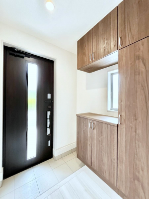 ���ց@�����`Entrance�`�@�Ƃ̒��ł��q�l���}����ŏ��̏ꏊ�ł��錺�ւ́A�Ƃ̈�ۂ��̂��̂ł��I�L�x�Ȍ��֎��[�ŁA����Y��ɕۂ��Ƃ��o���܂��􌺊ւɂ͂����Ղ���[�̉��ʔ��������I