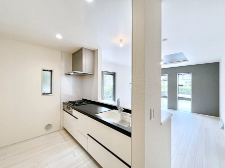 �L�b�`���@�����`Kitchen�`  ���r���O�����n����J�E���^�[�L�b�`���B  ���������Ȃ���Ƒ��ƃR�~���j�P�[�V�������Ƃ�邾���łȂ��A�傫�ȊJ���������邱�Ƃ��ł��܂��B  ���q�l�̐����������邱�Ƃ��ł��܂��ˁI