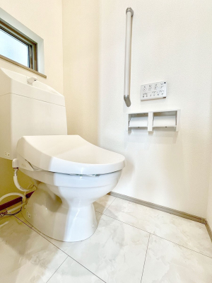 �g�C���@�����`Toilet�`�@�Y��E�X�b�L���E���K�ȃE�H�V�����b�g�t�g�C���ł��낰���Ԃł��B1�A2�K���Ƀg�C���X�y�[�X�I�̌������薾�邭�A���K��ԂƂȂ��Ă���܂��������g���ꏊ�����炱���̔z���ł��I