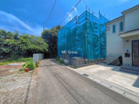 ���n�O�ώʐ^�@�`Exterior�`�@�O�ʓ��H�F��4m�����A�쓌3.7m�����A�k3.6m�����@�Z��n�ɂȂ��Ă���̂Ŏԗʂ����Ȃ��A�Â��ȗ��n�ł��B�q��Ċ����ǍD�ł������ӊ������킹�Ă��ē������Ē����܂��B