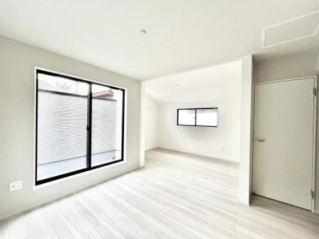 �q�������@������2�������`Bed Room�`�@���q�l�̐����ɍ��킹�ďZ�܂��̃��C�A�E�g���ς��܂��B�v�t���̃v���C�o�V�[���d��������A�����ɍ��킹�Ċ���x�b�g��z�u������B���������z���Ă̏Z�܂��I�т���؂ł��B
