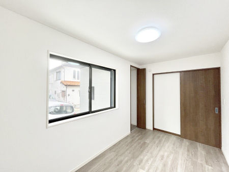 �Q���@�����`Bed Room�`�@�������������̂��ˌ��Ẵ����b�g�ł��B���Ƒ������������ƂŎ苷�Ɋ����Ă����Z�܂����ˌ��Ăł͊e�����v���C�o�V�[��ۂ��Ƃ��ł��܂��B�Z�܂��ɂ�Ƃ肪���܂�S�������b�N�X�ł��܂���