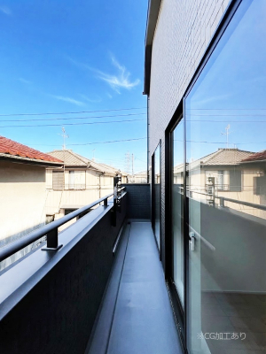 �o���R�j�[�@�����`Balcony�`�@������̃o���R�j�[�̑O�ɂ͉_�ȊO�ɑ��z���Ղ���̂�����܂���B�����󕨂������₷���A����薾�邭�C�����̂������������Ă��܂��B�g���₷���J���I�ȃo���R�j�[�ł���