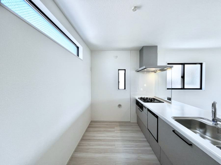 �L�b�`���@�����`Kitchen�`�@���R�������鑋�̂���L�b�`���������g���ꏊ�����炱���A�g��������l�����܂����B�������Ƃ����L�b�`���R�[�i�[�͎����L���Ȏd�オ��ƂȂ��Ă���܂��B