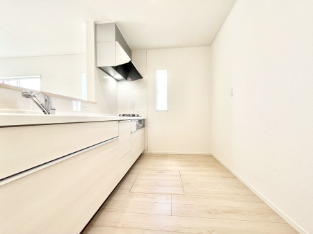 �L�b�`���@�������Q�������`Kitchen�`�@���R�������鑋�̂���L�b�`���������g���ꏊ�����炱���A�g��������l�����܂����B�������Ƃ����L�b�`���R�[�i�[�͎����L���Ȏd�オ��ƂȂ��Ă���܂��B