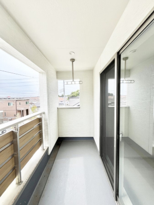 �o���R�j�[�@�����`Balcony�`  �o���R�j�[�͉������z���������݁A���z�c����󕨂��C�����悭�������Ƃ��ł��܂��B  �g���₷���J���I�ȃo���R�j�[�ł����z�����������Ղ�~�蒍���A�o���R�j�[�t���Z�܂��B  