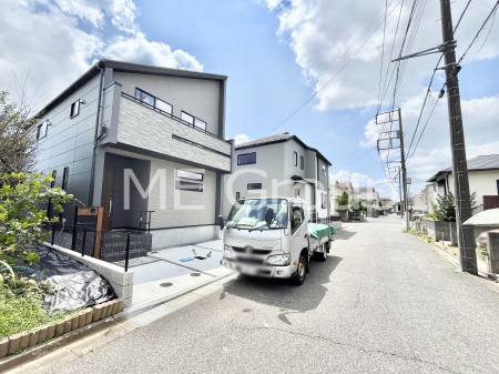 ���n�O�ώʐ^�@�O�ρ`Exterior�`�@�O�ʓ��H�F�� 6m �����@�O�ʓ��H�͊ՐÂȏZ��n���͂���Ԓʂ�̏��Ȃ����H�B���Ԃ̏o��������炭�炭�ł��I���s���_�E���n���w�̂���]�́A���C�y�ɂ��₢���킹���������I
