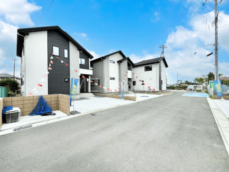 ���n�O�ώʐ^�@�O�ρ`Exterior�`�@�O�ʓ��H�F�k�� 6m �����@�O�ʓ��H�͊ՐÂȏZ��n���͂���Ԓʂ�̏��Ȃ����H�B���Ԃ̏o��������炭�炭�ł��I���s���_�E���n���w�̂���]�́A���C�y�ɂ��₢���킹���������I