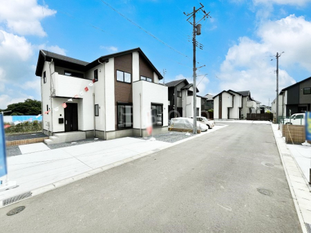 ���n�O�ώʐ^�@�O�ρ`Exterior�`�@�O�ʓ��H�F�쐼 6m �����@�O�ʓ��H�͊ՐÂȏZ��n���͂���Ԓʂ�̏��Ȃ����H�B���Ԃ̏o��������炭�炭�ł��I���s���_�E���n���w�̂���]�́A���C�y�ɂ��₢���킹���������I