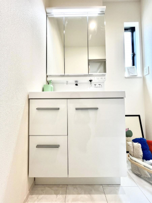 ���ʑ�E���ʏ��@�����`Dressing Room�`  ����������F�����œ��ꂳ��Ă���ƁA�X�b�L���Ɛ�������ۂ������܂��B  ���̗��ɂ͂����Ղ�Ǝ��[�X�y�[�X��W�������I  �����́A�V���v�����@�\�����d�����āB