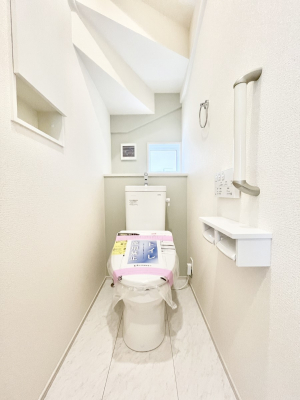 �g�C���@�����`Toilet�`�@�Y��E�X�b�L���E���K�ȃE�H�V�����b�g�t�g�C���ł��낰���Ԃł��B1�A2�K���Ƀg�C���X�y�[�X�I�̌������薾�邭�A���K��ԂƂȂ��Ă���܂��������g���ꏊ�����炱���̔z���ł��I